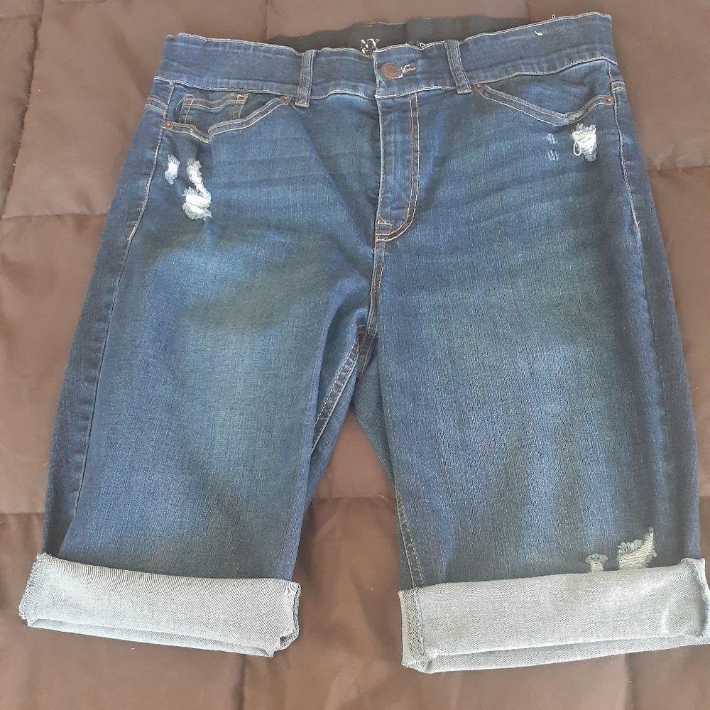 Distressed Denim capri/Shorts.